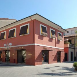 negozio prada uomo forte dei marmi